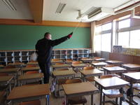 次亜塩素酸ナトリウムの噴霧作業