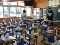 教材配付の準備の様子