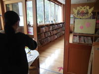 図書室の扉の取っ手の消毒