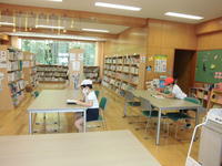 読書してるんだねぇ。