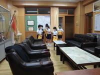 「しつれいしま～す。」