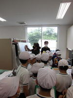 会社の人からいろいろと話を聞きました。