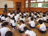 みな真剣に聞いていますね。