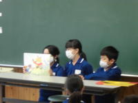 １年生に読んでくれています。