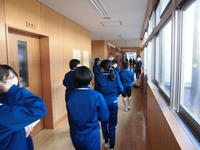 途中で別教室に移動