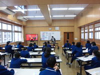 「間隔を空けて。。」ソーシャルディスタンスに気を遣っていただいております。