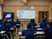 はじめはビデオで簡単に税の仕組みを。。