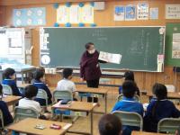 武田さんの読み聞かせの様子