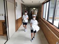 シーツ運び シーツ運び