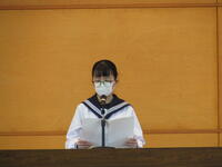 二学期の目標を述べる代表生徒