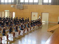 激励を受ける選手たち