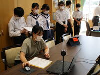 進行の順番を待つ役員たち～緊張～