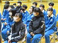 真剣に話を聞く生徒 真剣に話を聞く生徒