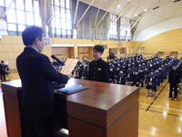 代表生徒への修了証書