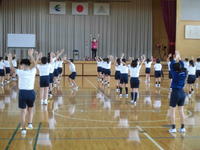 「みんな元気に声も出していきましょうねぇ」